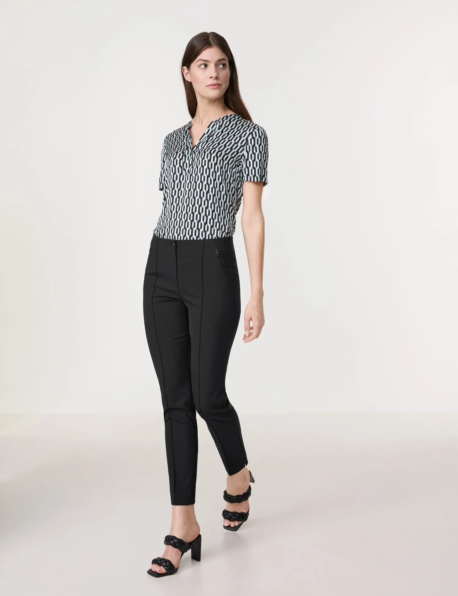 Leisure Cropped Slim Fit Pant