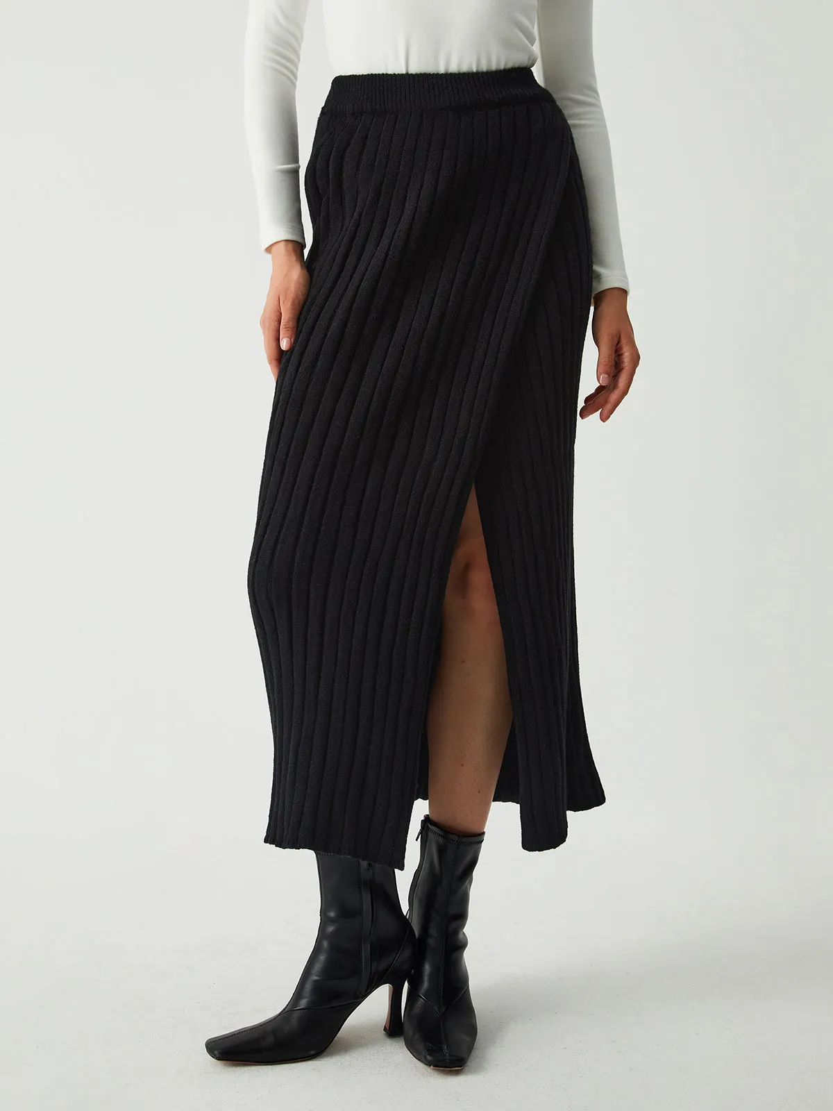 She's Effortless Graceful Rib Slit Skirt